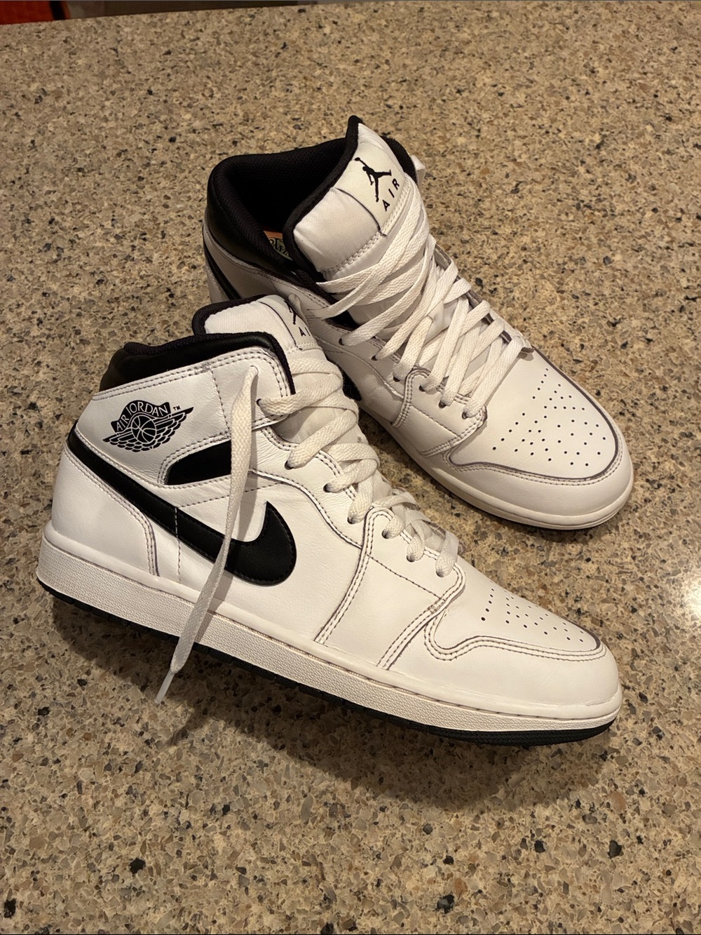 Men’s 10 Jordan 1 Retro ‘Reverse Panda’ DQ8426-132